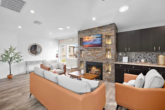 Holiday Mobile Home Estates Picture 4