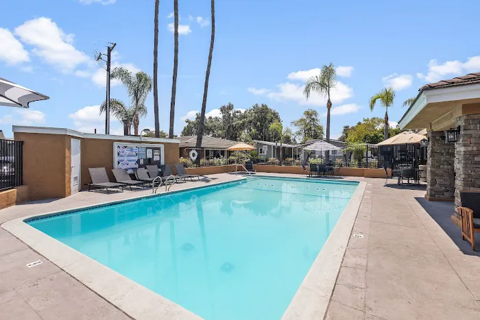 Holiday Mobile Home Estates Picture 9