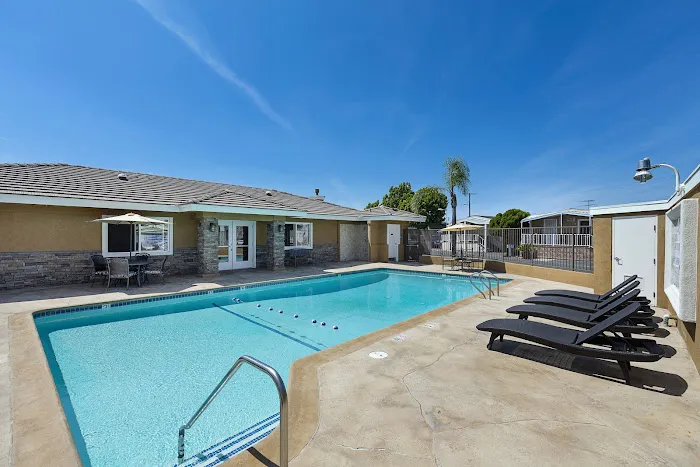 Holiday Mobile Home Estates Picture 6