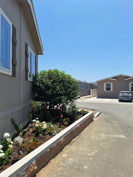 Jurupa hills mobile home park Picture 7