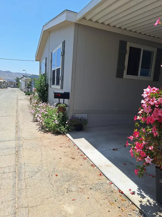 Jurupa hills mobile home park Picture 8