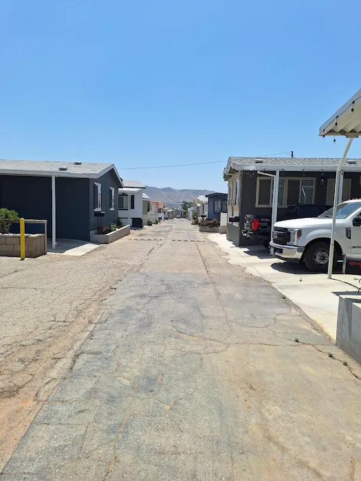 Jurupa hills mobile home park Picture 10