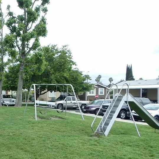 Lamplighter Ontario Mobile Home Park Picture 8