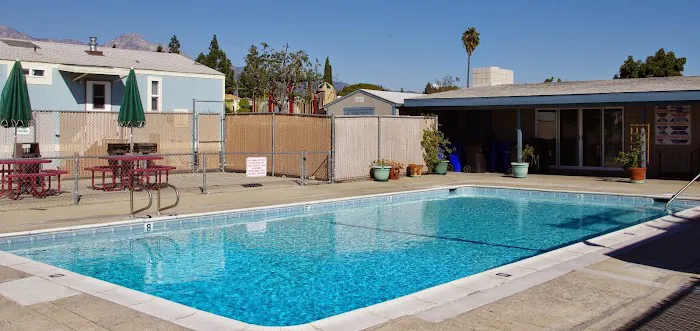 Villa Montclair Mobilehome Park Picture 9