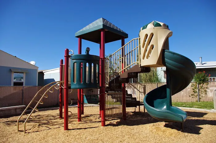 Villa Montclair Mobilehome Park Picture 7