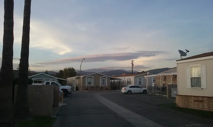 Royal Palms Mobile Home Park Picture 4