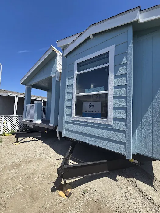Lincoln Center Mobile Home Park Picture 9