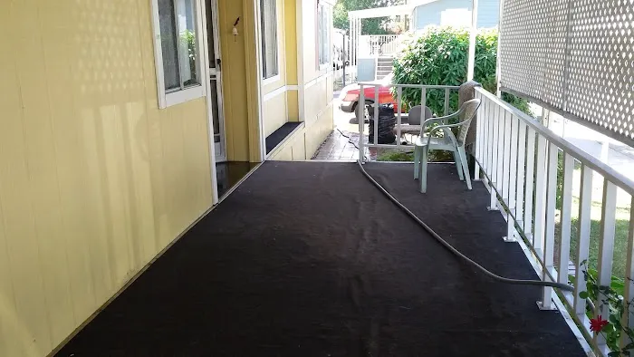 Pines Mobile Home Park Picture 5