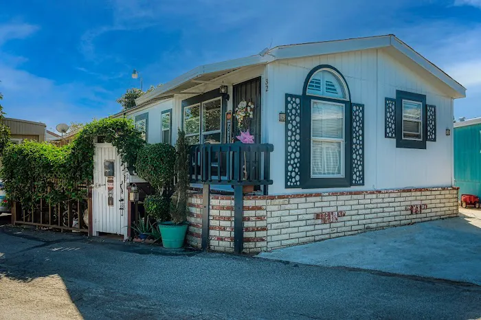 Tradewinds Mobile Home Park Picture 6