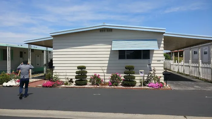 Americana Mobile Home Estates Picture 3