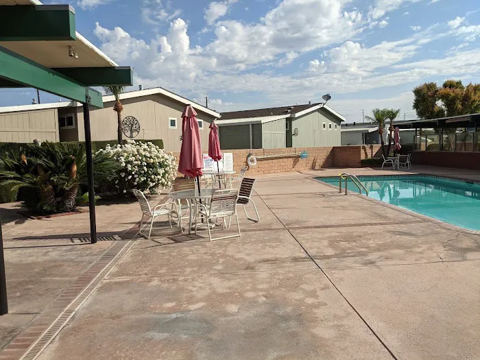 Royal Oak Mobile Park Picture 4