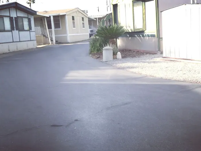 Bloomington Mobile Home Park Picture 2