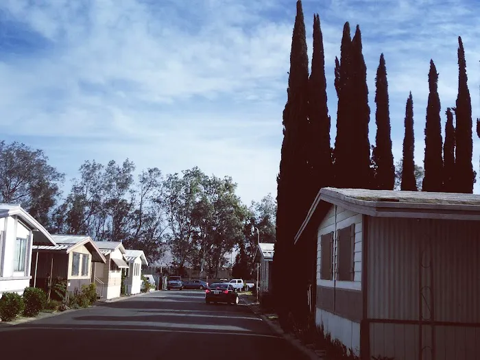 Bloomington Mobile Home Park Picture 5