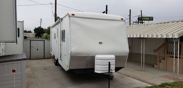 Highgrove Trailer Court Picture 1
