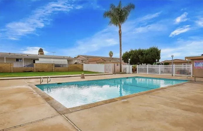 Villa Huntington MH Estates Picture 3