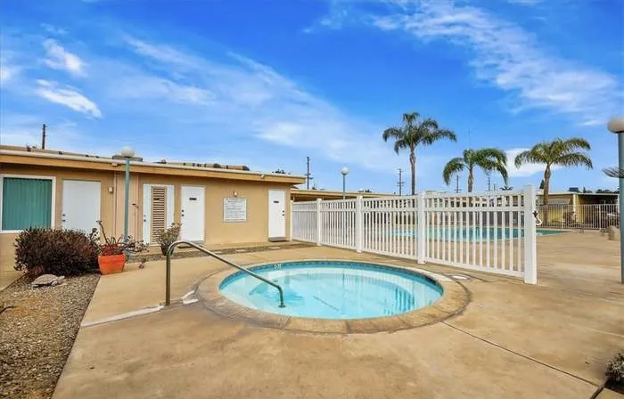 Villa Huntington MH Estates Picture 4