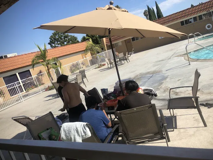 Del Prado Mobile Home Park Picture 2