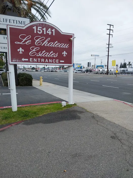 Le Chateau Estates Picture 2