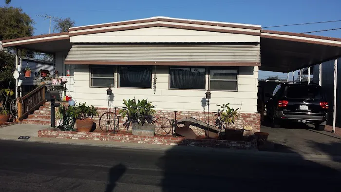 Thunderbird Villa Mobile Home Park Picture 5