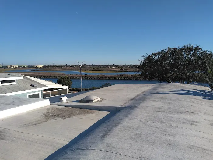 Residence in Belmont Shores Mobile Home Park Picture 5