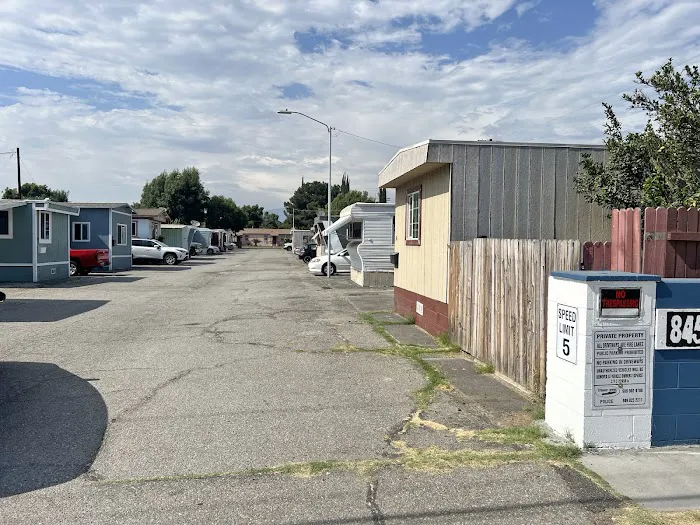 Colton Mobile Home Park Picture 3