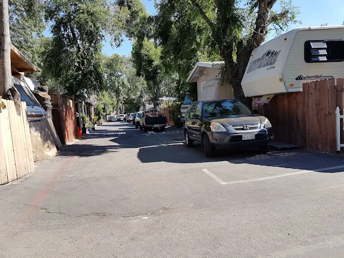 Wayside Trailer Park Picture 4