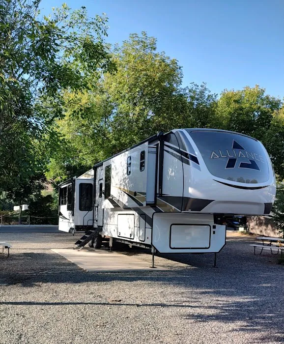 Meadowbrook RV Park Picture 8