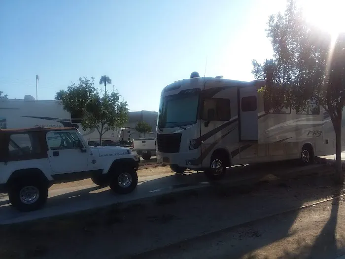 Olive Avenue RV Resort Picture 9