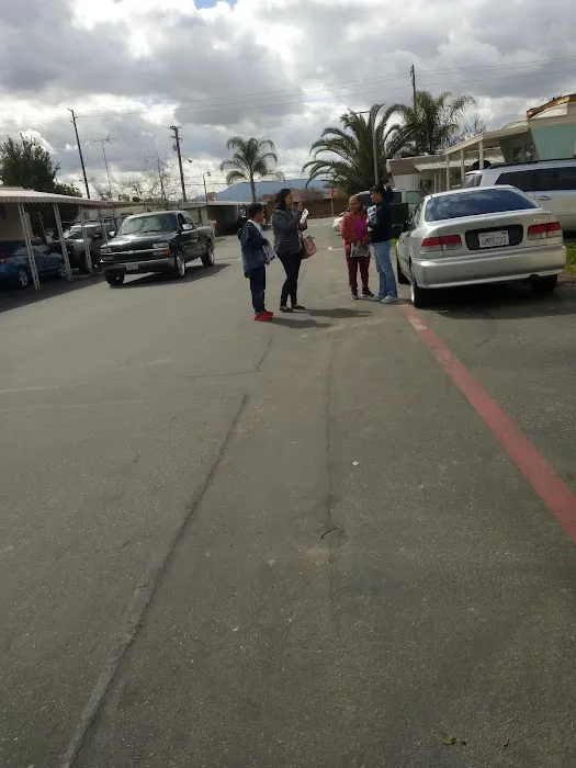 Thunderbird Mobile Park Picture 9