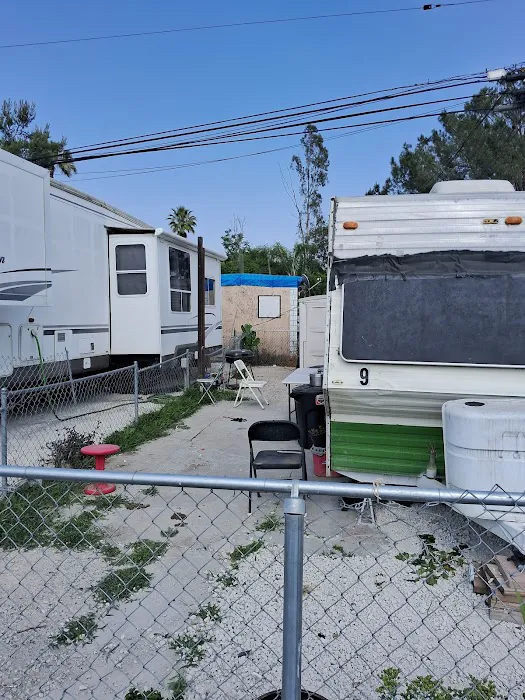 Emerald Oasis Trailer Park Picture 7