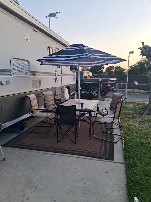 Emerald Oasis Trailer Park Picture 1