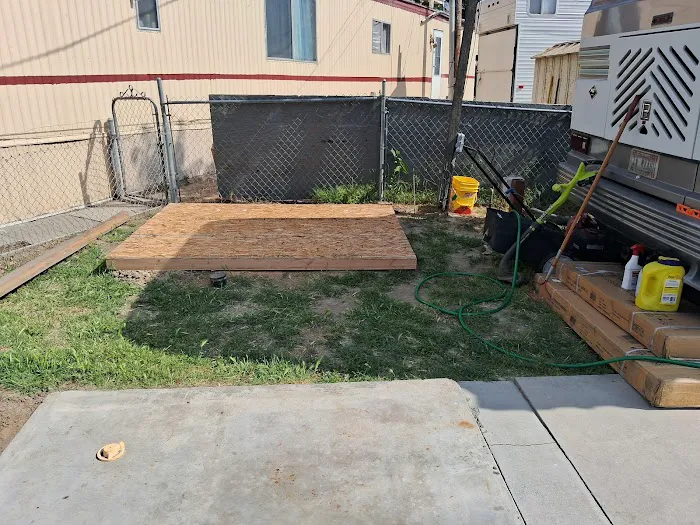 Emerald Oasis Trailer Park Picture 5