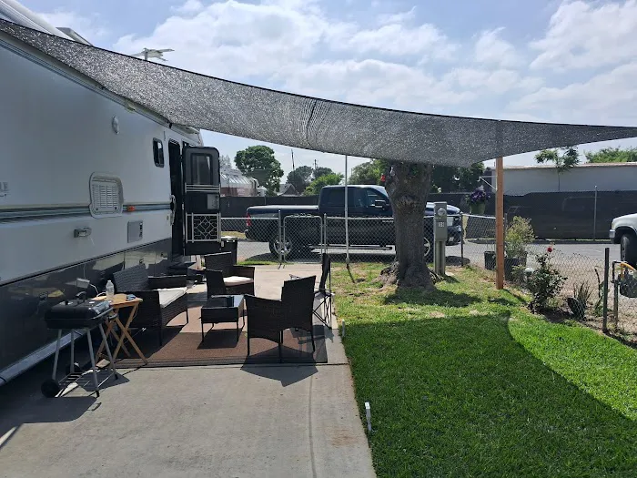 Emerald Oasis Trailer Park Picture 4