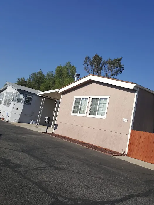Carriage Isle Mobile Home Park Picture 3