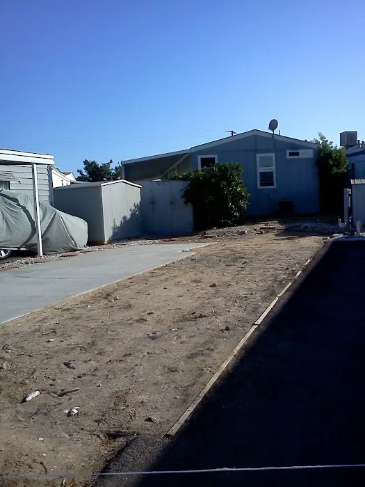 Royal Western Mobile Home Park Picture 1