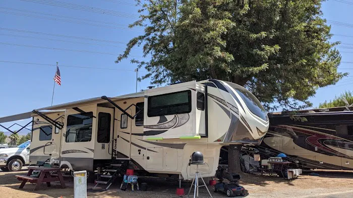 Cherry Valley Lakes RV Resort Picture 6