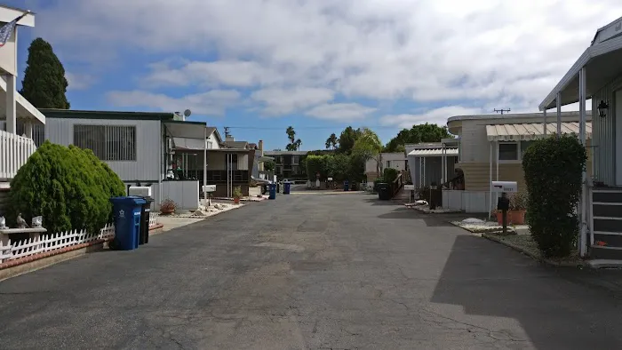 Del Amo Gardens Picture 6