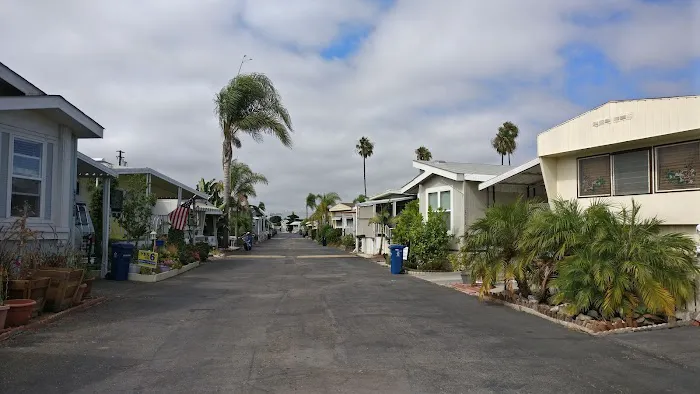 Del Amo Gardens Picture 3