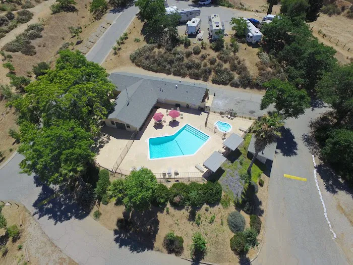 Country Hills RV Park Picture 3
