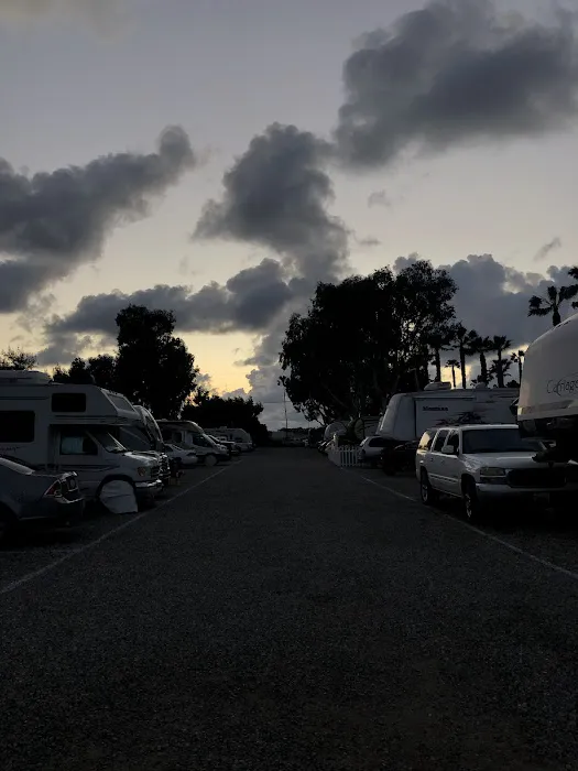 Del Mar Fairgrounds Surf & Turf RV Park Picture 7