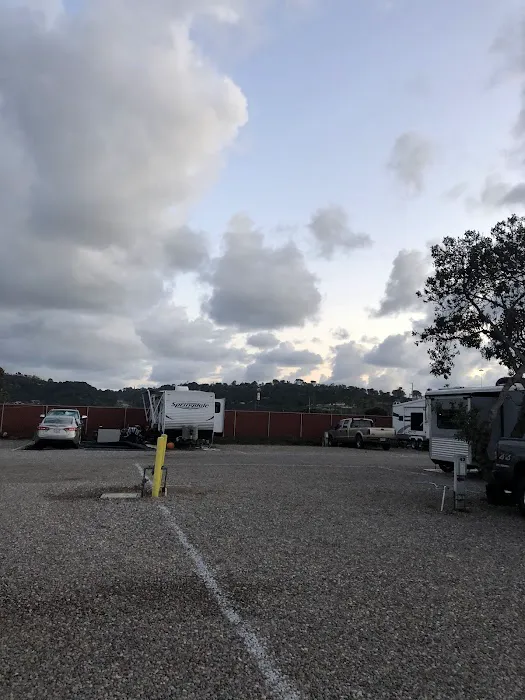 Del Mar Fairgrounds Surf & Turf RV Park Picture 10