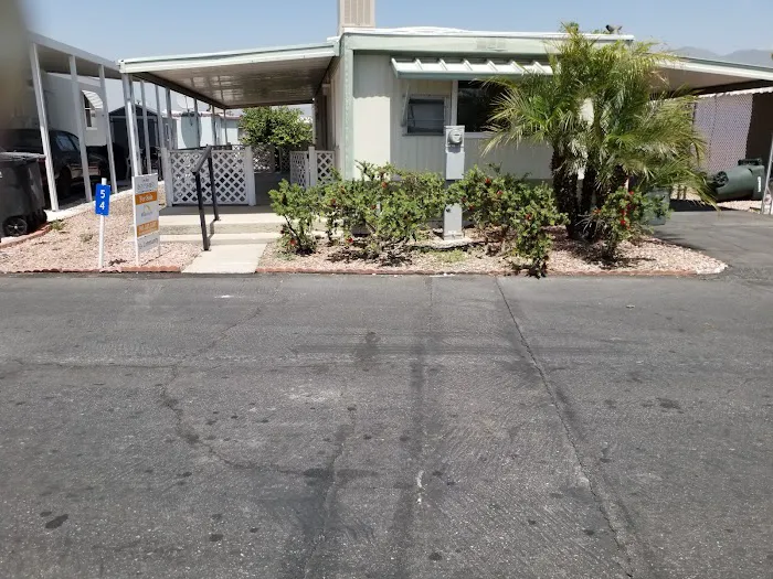 Blue Fountain Mobile Home Park Picture 8