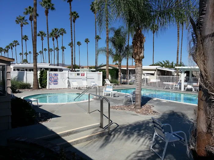 Blue Fountain Mobile Home Park Picture 1