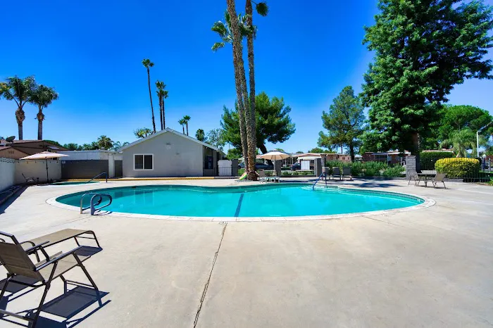 Country Lake Mobile Home Community Picture 6