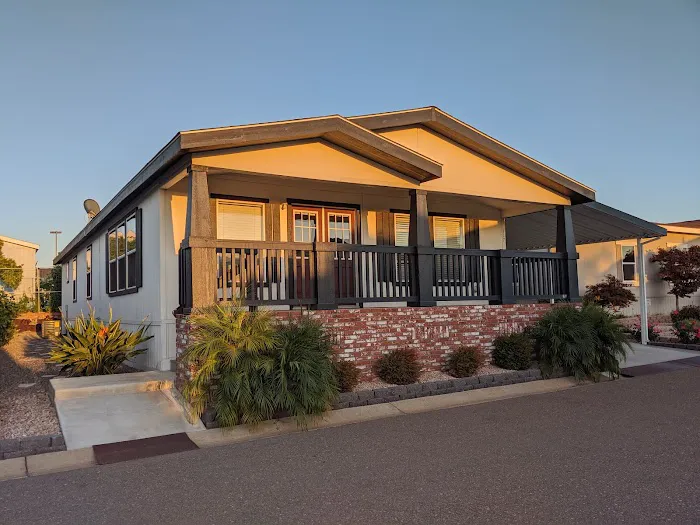 Village Green Mobilehome Park Picture 4
