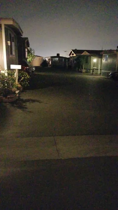 Glenoaks Mobilehome Park Picture 4