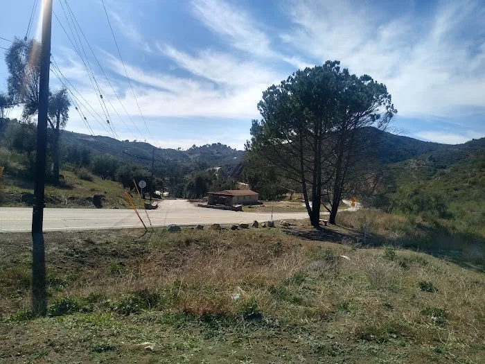 Blu Dude Mobile Home Park Picture 4