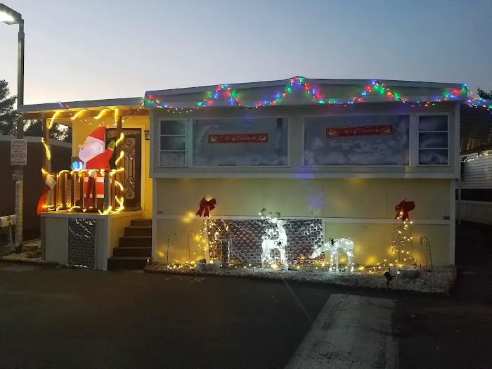 Blue Star Mobile Home Park Picture 5