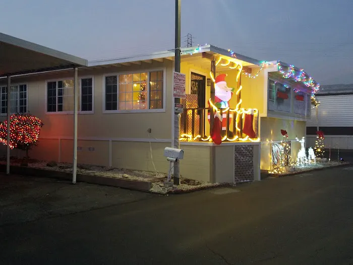 Blue Star Mobile Home Park Picture 4