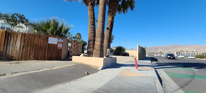 Palm Drive RV & Mobile Home Park Picture 3